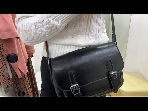 ❤️ Публічна мастурбація молодої сучки FeralBerry фалоімітатором у примірочній Анальне порно у нас ❤