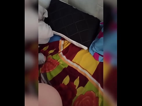 ❤️ Моя сусідка по кімнаті залишається вдома одна, тому що її чоловік їде у відпустку, а я користуюся можливістю трахнути її і наповнювати її дупу молоком Анальне порно у нас ❤